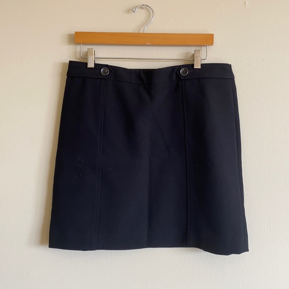 Black loft skirt